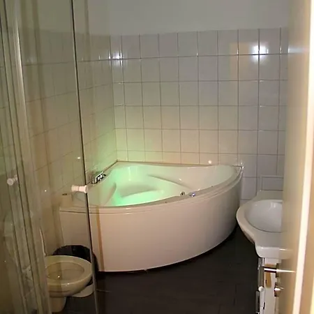 Stay2night Center Хостел Цюрих